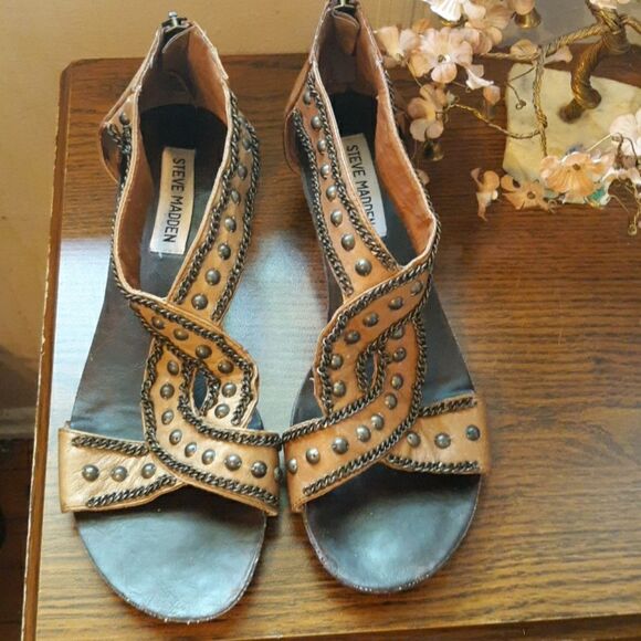 STEVE MADDEN CABANAA STUDDED SANDALS SIZE 8 - Picture 1 of 5